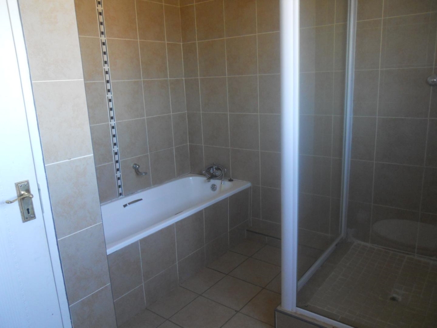 To Let 3 Bedroom Property for Rent in Langenhovenpark Free State